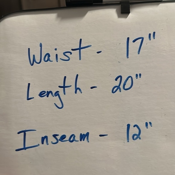 Levi’s Jean Shorts - Picture 6 of 6